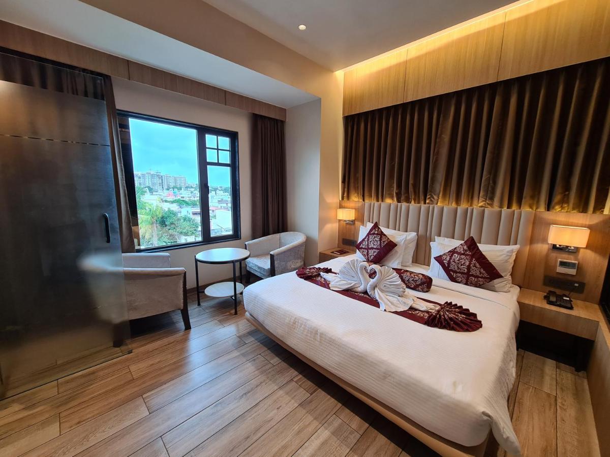 Nrich Skyotel Navsari Exteriér fotografie